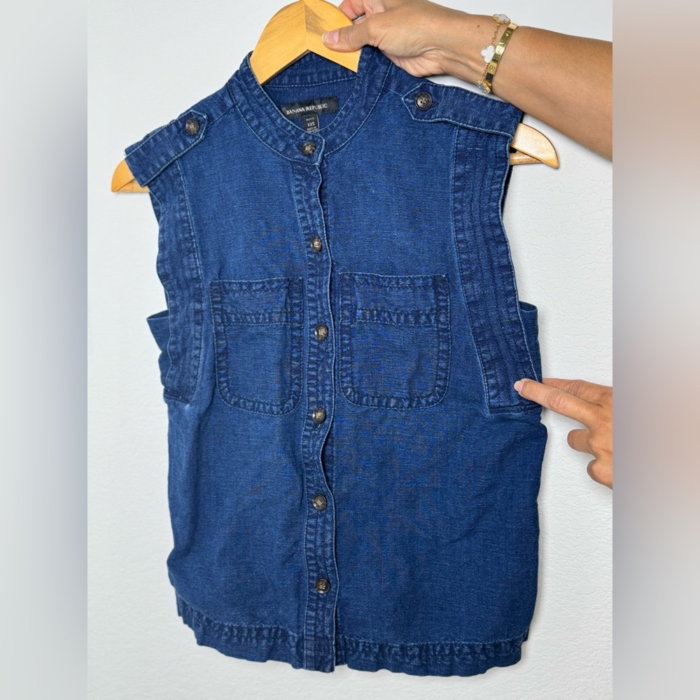 Banana Republic Blue Denim Sleeveless Button-Up Top